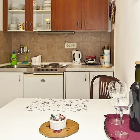 Lovely View Apartment *